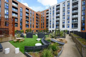 Crown Quarter Penthouse - City View - Image 3