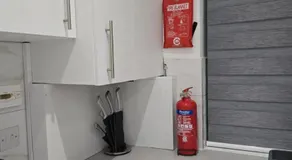 A stylish 3 bedroom house or Apartment in Greenhithe - Available for booking as individual Room or as a Whole apartment - 11mins walk to Greenhithe Train Station, 7 mins drive to Bluewater shopping mall - Image 5