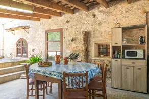 Casa vacacional con barbacoa, terraza y piscina | Vistas al jardín - Image 2