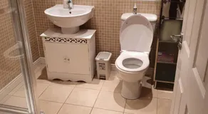 Beautiful ensuite room - Image 5