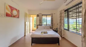 CosmicStays Countryside Panorama-Lakeview Bungalow - Image 2