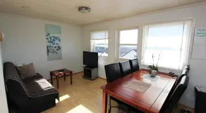 Private room on quiet street - Image 3