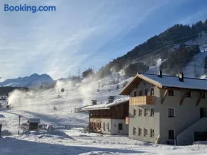 Chalet Marmotta NEVE - Luxus Chalet Ski-In Ski-Out - Image 1