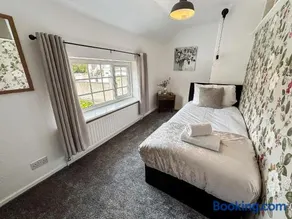 Yellow House Cottage - Image 3
