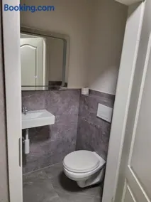Top ausgestattetes drei Zimmer Apartment mit großer Sonnenterrasse - Image 2