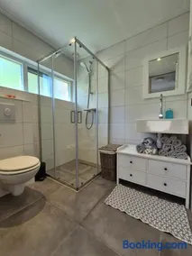 Vakantiehuis aan het Bos - net vernieuwde woonkamer en badkamer! - Image 3