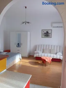 Studio Bella - Image 1