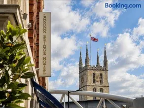 London Bridge Hotel - Image 1