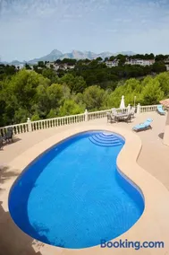 Villa with pool and hot tub on golf course - Image 4