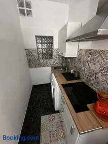 Modern & Comfortable Apartment in Tenerife South - Image 2