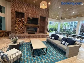 Must Be Nice in Charlotte - Image 1