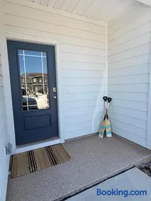Charming Family Home with Spacious Patio and Amenities - Image 1