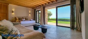 Aquavisionaire Beach Front Villa - Image 3