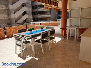 Relax y cómodo APARTAMENTO CON GRAN TERRAZA, PARKING, PISCINA Y CON VISTAS AL MAR, A SOLO 50 m DE LA PLAYA - Image 5
