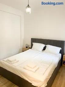 Paralia Ofriniou Oasis Apartment with Swimming Pool Access and Starlink WIFI - Image 4