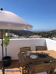 La Casa Alhambra - Image 1