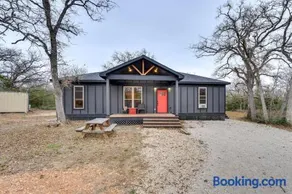 Cabin in the Country - Image 1
