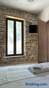 Stone house in Afissos - Image 2
