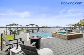 Luxury Waterfront Home with Swimming Pool Hot Tub and 2 Boat Slips - Image 2