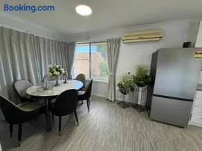 Newly Renovated Stylish Home 3 Queen Beds Netflix Gaming TV - Image 2