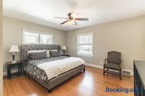 4 BR Ranch in Prime Southpark Backyard and Porch - Image 2