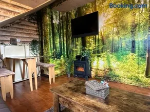 Squirrel Hideaway with Hot Tub in Formby, Liverpool - Image 3