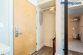 Modern & Spacious Loft with 2 Beds - Image 3