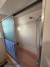 Deluxe Private Family Queen Room - Image 4