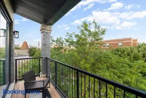 New 3Bed 2Bath Condo with Parking by United Center - Image 5