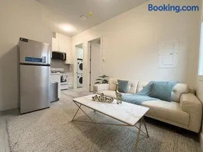South surrey Secondary Suite with Kitchen - Image 5
