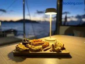 CATAMARAN ZEPHYR EXPERIENCE EXCLUSIVE Navigation, diner, nuit, petit-déjeuner inclus - Image 5