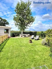 Badgers Rest Loddon - Image 1