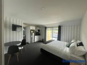 Charming Studio with Remarkable views - Image 2