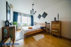 Comfy condo on the 20th floor & FREE parking - Image 1