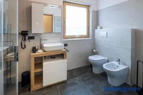 - Magenta Apartment - - Image 1