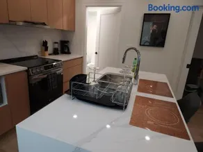 Stylish Vancouver Townhouse 2BR Family-Friendly Comfort - Image 3
