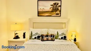 Entirely Remodeled Townhouse Excellent Location - Image 2