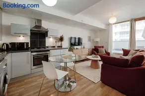 Open-plan Studio Apartment near Harbourside - Image 5