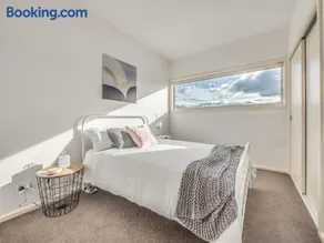 Marina View Apartment - Image 2