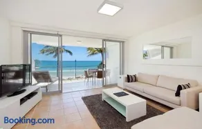 Fairshore 28 Beachfront Escape - Image 4
