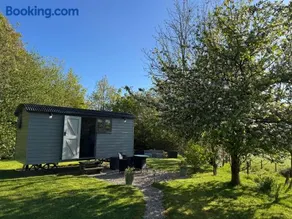 Greatwood Shepherds Hut - Image 1