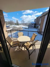 Valleyview Swing & Stay - Image 1