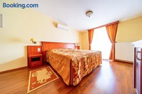 Pannon Hotel Bejelentkezés 20 óráig, Check-in until 20 o'clock, Einchecken bis 20 Uhr - Image 2