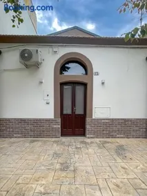 Ginetta House - Image 1