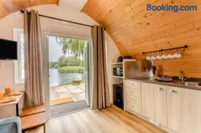 1 Willowmere lakeside Hideaway - Image 3