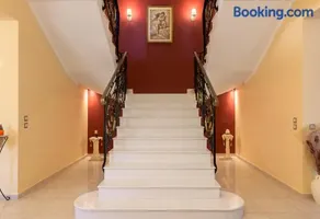 SUNNY BREEZE Deluxe Villa Near Beach, Private Pool - Image 4