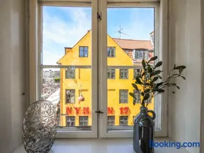 Authentic Copenhagen Apartment by Nyhavn - Image 2