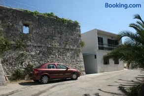 Apartamento vacacional con terraza, barbacoa y jardín | Vistas al mar - Image 3