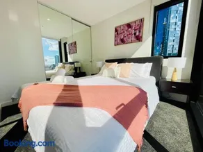 Comfy unit in front of Crown w/ Free Parking - Image 2