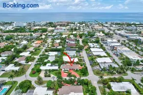 Trendy 1BR 2BA Heated Pool Short Walk to the Beach - Image 4